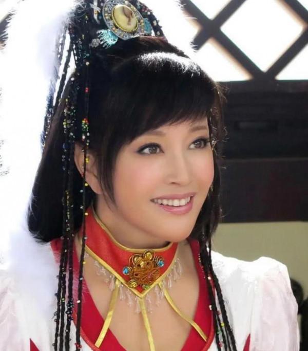 整容老去和自然老去的區別？4對同齡昔日貌美女星，如今差別驚人