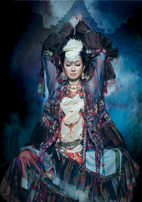 21歲爆紅後走出國門，假唱風波後跌落神壇，薩頂頂到底經歷了什麼