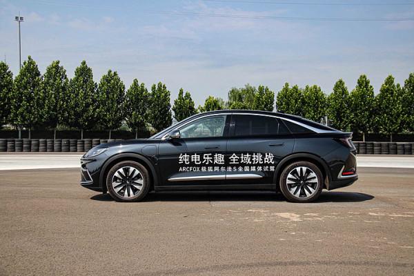 骨子裡帶著野性——場地試駕極狐阿爾法S 骨子裡帶著野性——場地試駕極狐阿爾法S