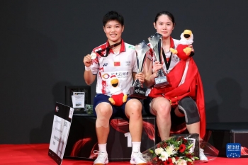 羽毛球——丹麥公開賽：黃東萍/鄭雨女雙奪冠