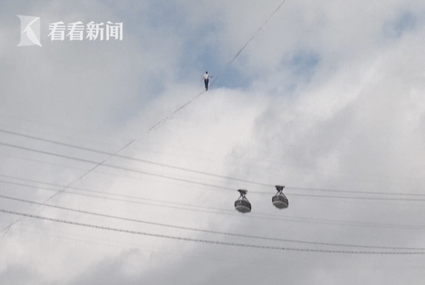 再刷紀錄！從小恐高 牛人在著名景點高空走扁擔