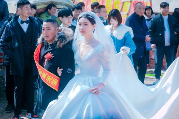 喜上加喜！新婚夫妻雙雙榮立三等功，婚禮現場收到立功喜報