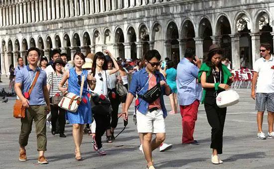 “中文標語”又火了？這次不是越南，中國遊客：一點面子都不給