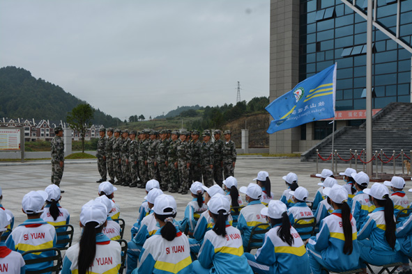 少先學子進軍營，從小“種”下強軍夢