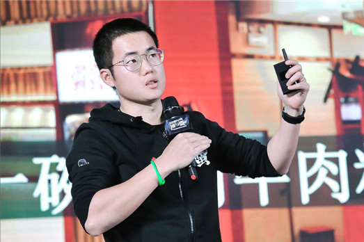 北大碩士畢業賣米粉？被董明珠罵浪費資源的張天一，如今咋樣了？