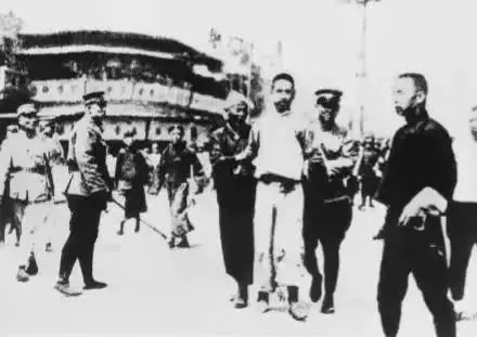 授銜結束,臺下還站著一個人,周總理問原因:還沒有唸到我的名字 授銜結束,臺下還站著一個人,周總理問原因:還沒有唸到我的名字