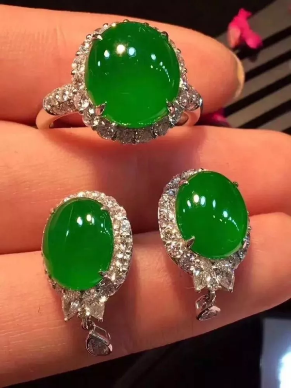 6萬拿下的翡翠原石，成品出來後價值80萬