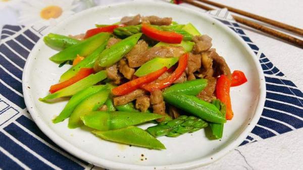 春天多給孩子吃這5大&OpenCurlyDoubleQuote;黃金菜&rdquo;，營養高價格低，孩子愛吃長得快