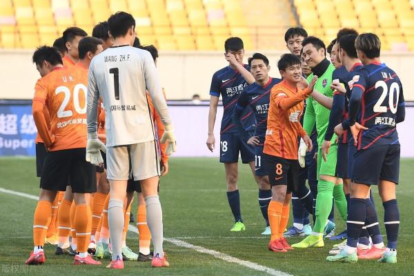 封存球衣、列隊歡送，武漢隊姚翰林，怎成了中國足球第一人？