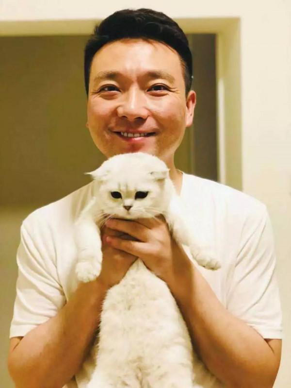 《新聞聯播》主播康輝:母親帶著遺憾離世,他和妻子含淚彌補 《新聞聯播》主播康輝:母親帶著遺憾離世,他和妻子含淚彌補