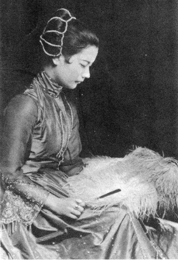 豪門千金與戲子私奔,典當首飾為婆婆還債被嘲,多年後子女成富豪 豪門千金與戲子私奔,典當首飾為婆婆還債被嘲,多年後子女成富豪