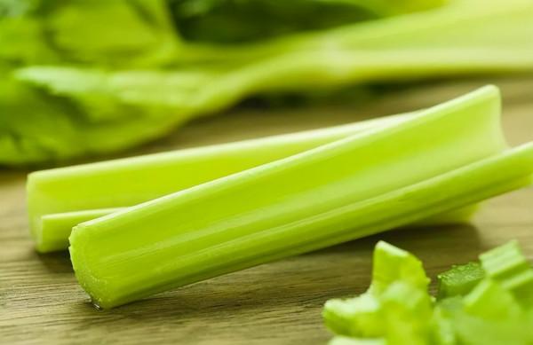 芹菜葉可以吃嗎?或許還有很多人不瞭解,來看看醫生怎麼說 芹菜葉可以吃嗎?或許還有很多人不瞭解,來看看醫生怎麼說