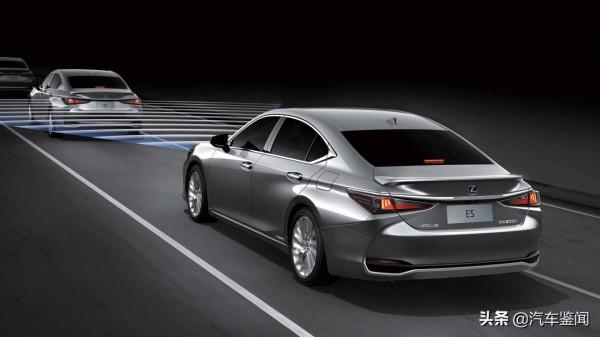 雷克薩斯ES200喜歡可以買 但不值得推薦 中高階家轎怎麼選？