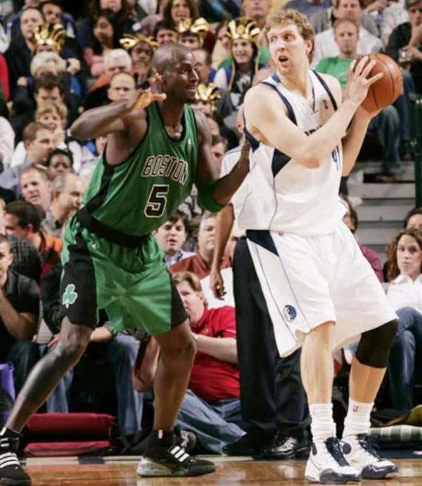 加內特vs諾維茨基,巔峰時期正面交鋒誰更強?全面客觀分析告訴你 加內特vs諾維茨基,巔峰時期正面交鋒誰更強?全面客觀分析告訴你