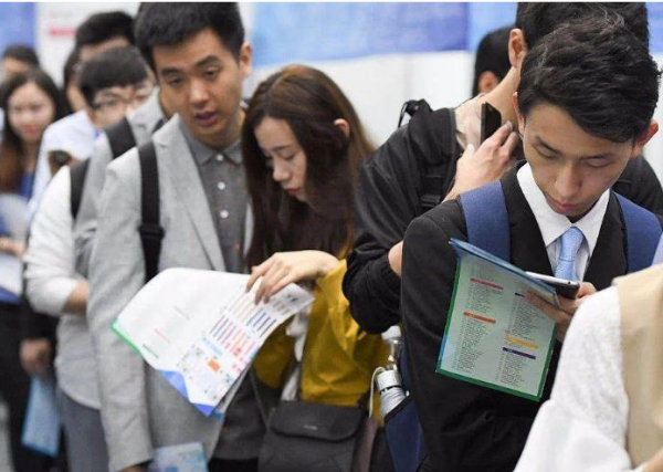 畢業多年還吹噓這幾樣東西，多半不是真成功，而是不想承認落寞