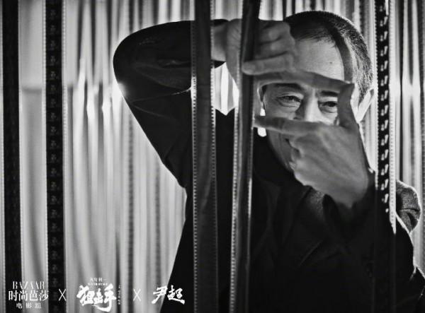 張藝謀首次帶女兒拍大片，張末濃妝撞臉俞飛鴻，他臉上老年斑搶鏡