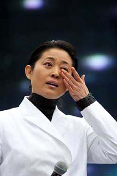 倪萍的兒子虎子:艱辛的求醫路背後,是媽媽的白髮和心痛 倪萍的兒子虎子:艱辛的求醫路背後,是媽媽的白髮和心痛