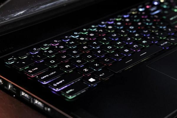 外表內斂內心狂暴 這或許是你一直在找的輕薄全能遊戲本