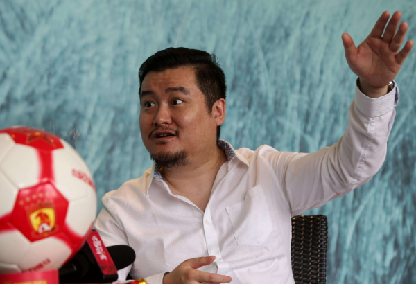 從理工男到解說員，妙語連珠情感真摯，足球詩人賀煒的解說之路