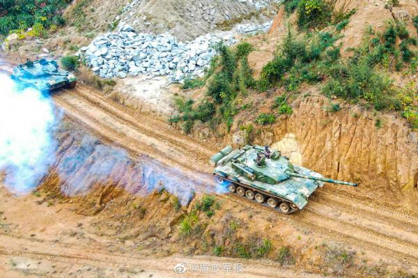 大片！坦克霸氣進擊