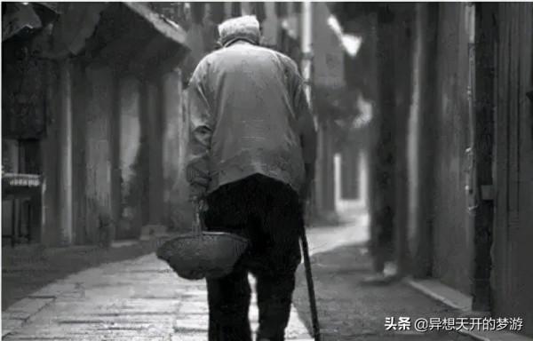 臨近過年，父親打電話問有女朋友了嗎？租女朋友回家也許是個笑話