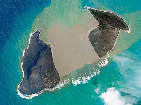 湯加火山突然爆發，升起巨大蘑菇雲，警報響起，海嘯擴散波及日本