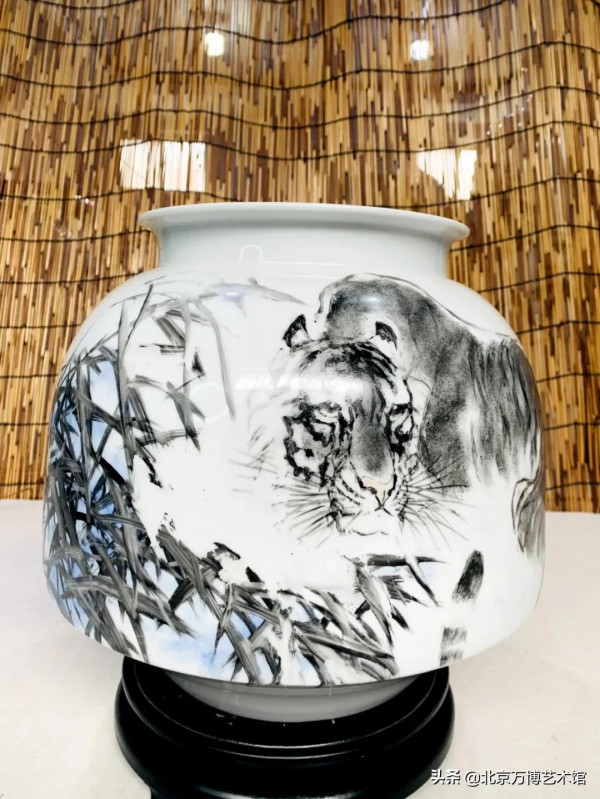 《田成義瓷器開山作》國畫拍賣已達115萬，此次孤品瓷更是罕見