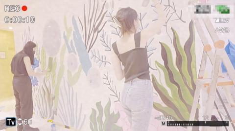 15歲李嫣氣質趕超王菲！穿吊帶衫大秀纖細身材，顏值徹底大變化