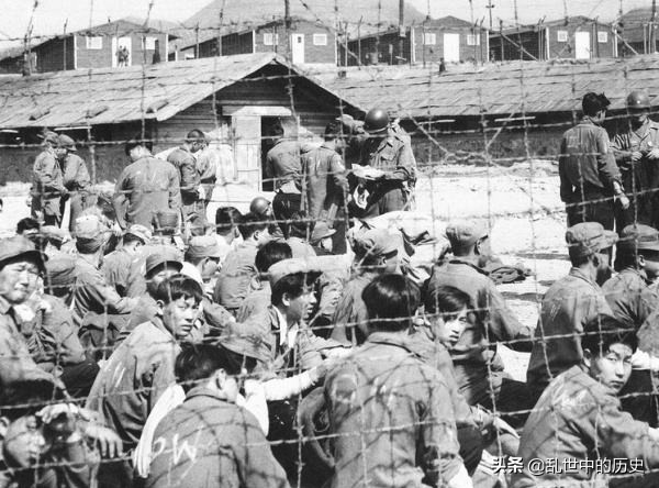 叛徒當隊長,特務控制戰俘營,志願軍教導員:敢讓我講十分鐘話嗎 叛徒當隊長,特務控制戰俘營,志願軍教導員:敢讓我講十分鐘話嗎