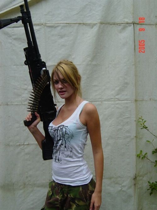 國產菜地機槍終揭面紗,彈匣彈鏈雙供彈系統,外形帥氣不輸M249 國產菜地機槍終揭面紗,彈匣彈鏈雙供彈系統,外形帥氣不輸M249