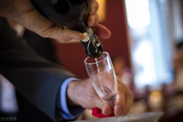 酒精肝到肝癌一般要多久？要改善，戒酒就可以了麼？