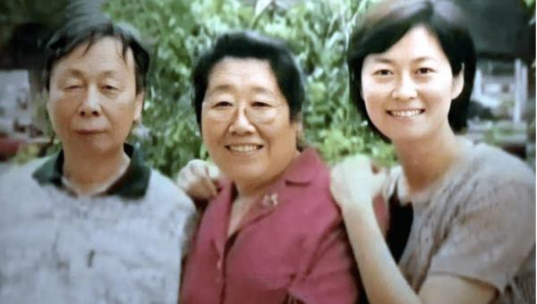 國民大姐敬一丹:26歲嫁初戀,老公是億萬富商,女兒嫁蘇格蘭小夥 國民大姐敬一丹:26歲嫁初戀,老公是億萬富商,女兒嫁蘇格蘭小夥