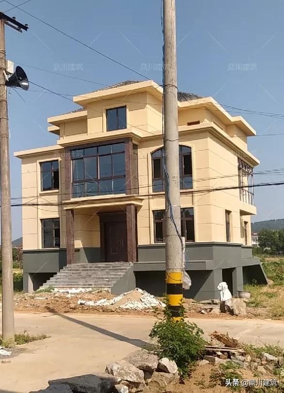 江蘇網友70萬建別墅,左右對稱帶架空層,長輩年輕人都喜歡 江蘇網友70萬建別墅,左右對稱帶架空層,長輩年輕人都喜歡