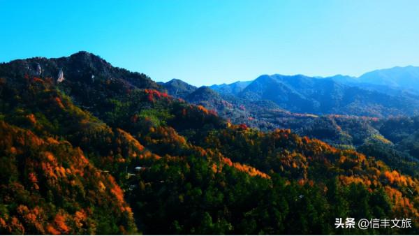 絕美冬景上線！這處色彩繽紛的地質公園，紅楓怪石看不完，每一眼都是驚豔！