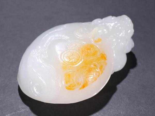 舊藏「和田玉籽料 祥龍 原石雕」 舊藏「和田玉籽料 祥龍 原石雕」