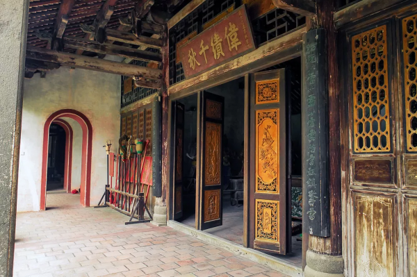 雷州有座千年古祠，全國罕見的五代石人石狗