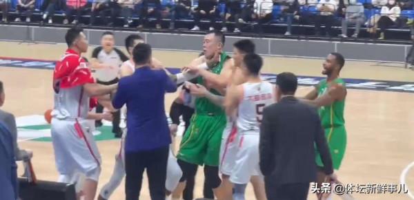 廣東輸遼籃！郭艾倫爆發，3人被冷落，0分2分4分，不如易建聯一人