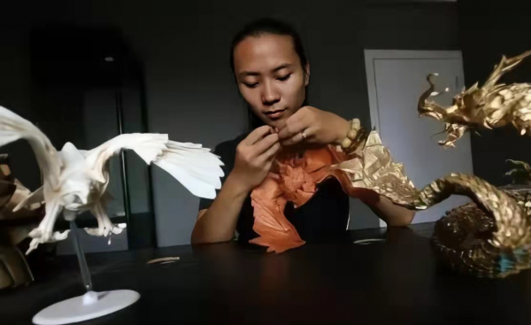 摺紙天才秦坤:不拼接、不裁剪、一張紙,折出大千世界 摺紙天才秦坤:不拼接、不裁剪、一張紙,折出大千世界