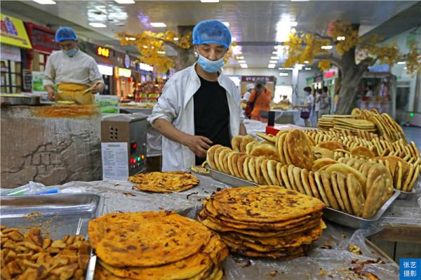 烏魯木齊市饢文化產業園:見識了饢的花式吃法,饢吃一個月不重樣 烏魯木齊市饢文化產業園:見識了饢的花式吃法,饢吃一個月不重樣