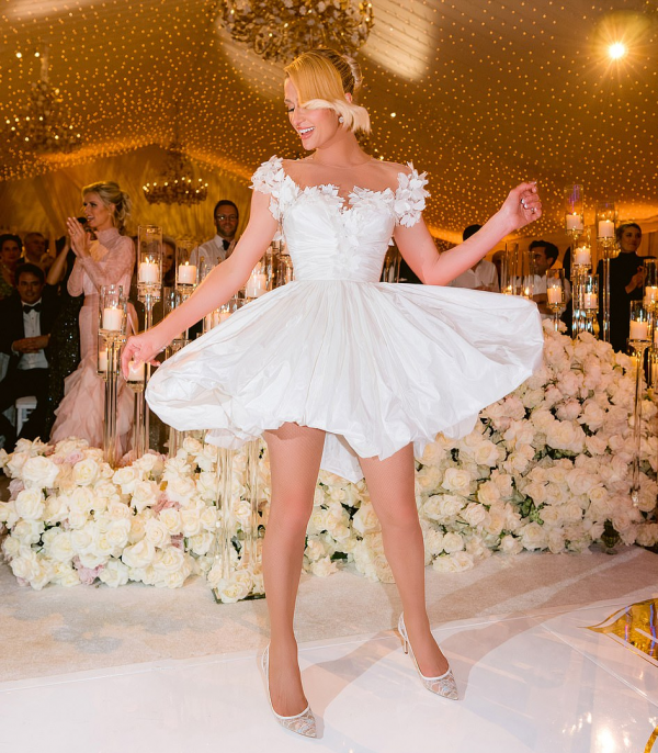 40歲希爾頓的世紀婚禮讓人開眼界!換了4套婚紗太奢華,美如公主 40歲希爾頓的世紀婚禮讓人開眼界!換了4套婚紗太奢華,美如公主