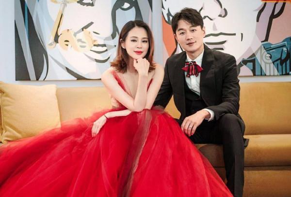 6位零緋聞的男明星：從校服到婚紗，他們把“初戀”娶回家