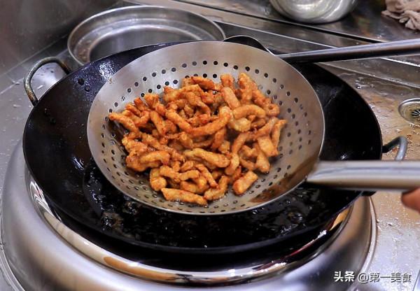 小酥肉升級版“蒸醬肉”做法,紅潤軟糯,醬香十足,好吃到舔盤子 小酥肉升級版“蒸醬肉”做法,紅潤軟糯,醬香十足,好吃到舔盤子