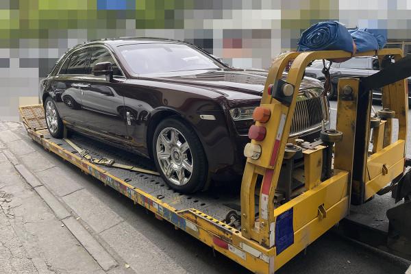 400多萬的勞斯萊斯開出去檢測底盤，賣家：開是沒法開，你可以拖