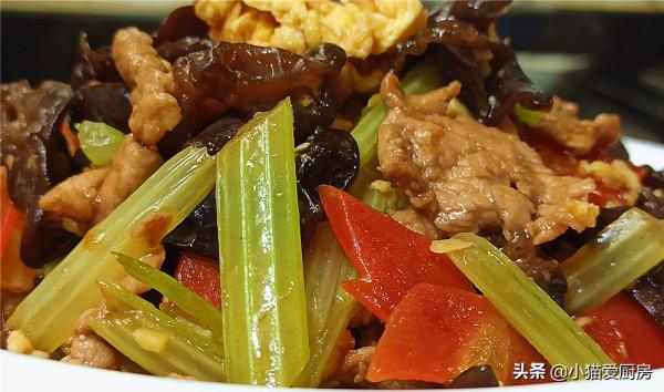 家常小炒菜:“芹菜木耳雞蛋炒肉”,鮮香味美,特別開胃下飯 家常小炒菜:“芹菜木耳雞蛋炒肉”,鮮香味美,特別開胃下飯