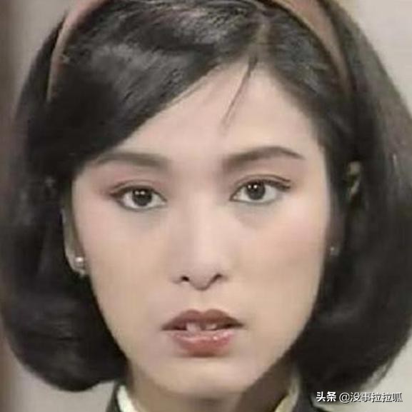 明星們別做烤瓷牙了，這些有兔牙的明星一樣顏值逆天