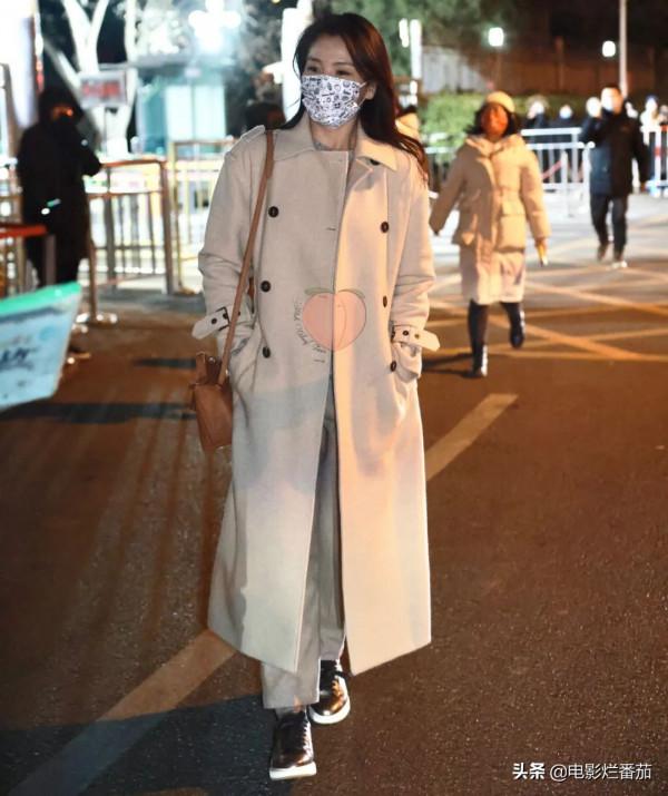 春晚四次聯排：趙麗穎一笑迷人，張小斐美目顧盼，朱一龍走路生風