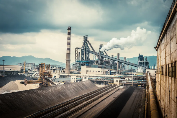 資產百億，連夜把公司送人後，他去哪了？