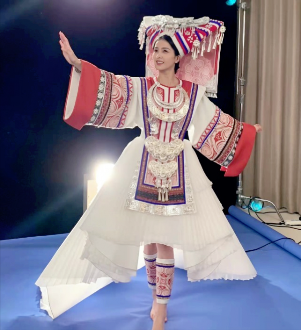 湖南小年晚會,這才是芒果臺的真正實力,白鹿民族風造型好颯 湖南小年晚會,這才是芒果臺的真正實力,白鹿民族風造型好颯