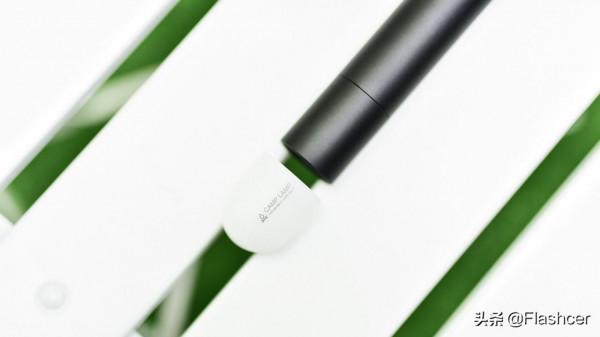 4擋亮度一鍵操控，更有爆閃和SOS模式，這款會變焦的手電筒真香