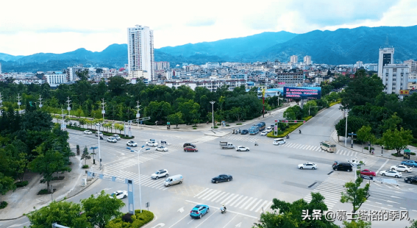 雲南有一座冬可避寒，夏可避暑的小城，綠化好，空氣佳，適合養老